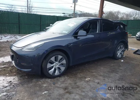 2024 Tesla Model Y Long Range Dual Motor All-Wheel Drive from USA, damaged, VIN 7SAYGDEE6RA236385